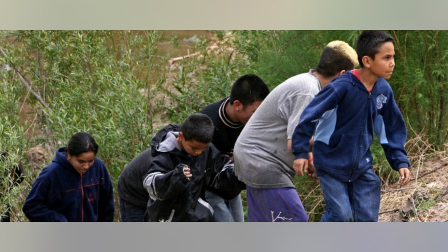 illegal-immigrant-children-Getty-Im-7e3072f869007410VgnVCM100000d7c1a8c0____